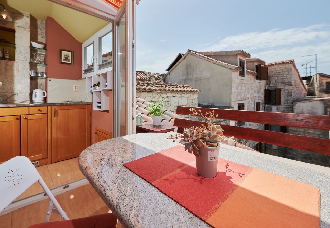 Studio in Trogir - Studio apartment in Trogir with Balcony, Air condition, WIFI (4324-4)