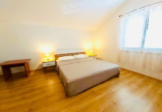 Apartment in Supetarska Draga - Apartment in Supetarska Draga with Seaview, Balcony, Air condition, WIFI (4325-2) Apartment in Supetarska Draga - Apartment in Supetarska Draga with Seaview, Balcony, Air condition, WIFI (4325-2)