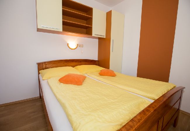 Apartment in Lopar - Apartment in Lopar with Balcony, Air condition, WIFI, Washing machine (73-4) Apartment in Lopar - Apartment in Lopar with Balcony, Air condition, WIFI, Washing machine (73-4)