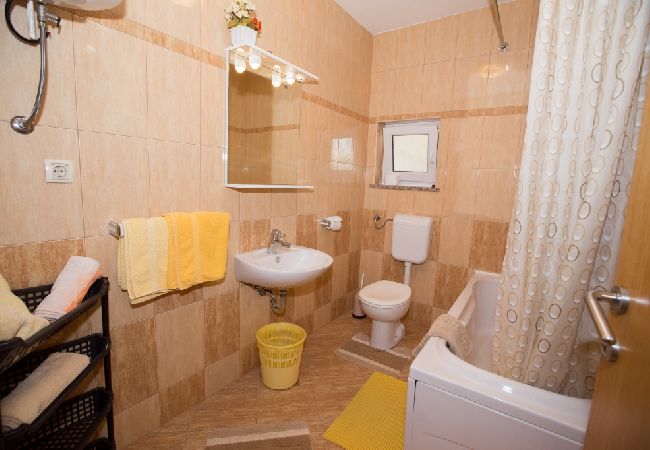 Apartment in Lopar - Apartment in Lopar with Balcony, Air condition, WIFI, Washing machine (73-4) Apartment in Lopar - Apartment in Lopar with Balcony, Air condition, WIFI, Washing machine (73-4)