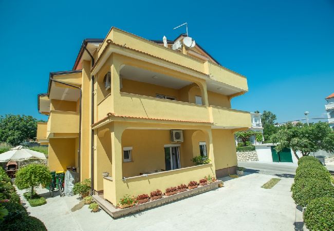 Apartment in Lopar - Apartment in Lopar with Balcony, Air condition, WIFI, Washing machine (73-4) Apartment in Lopar - Apartment in Lopar with Balcony, Air condition, WIFI, Washing machine (73-4)