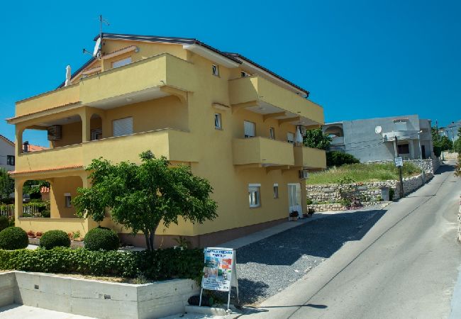 Apartment in Lopar - Apartment in Lopar with Balcony, Air condition, WIFI, Washing machine (73-4) Apartment in Lopar - Apartment in Lopar with Balcony, Air condition, WIFI, Washing machine (73-4)