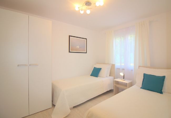 House in Porec - Holiday Home in Poreč with Terrace, Air condition, WIFI, Dishwasher (4400-4) House in Porec - Holiday Home in Poreč with Terrace, Air condition, WIFI, Dishwasher (4400-4)