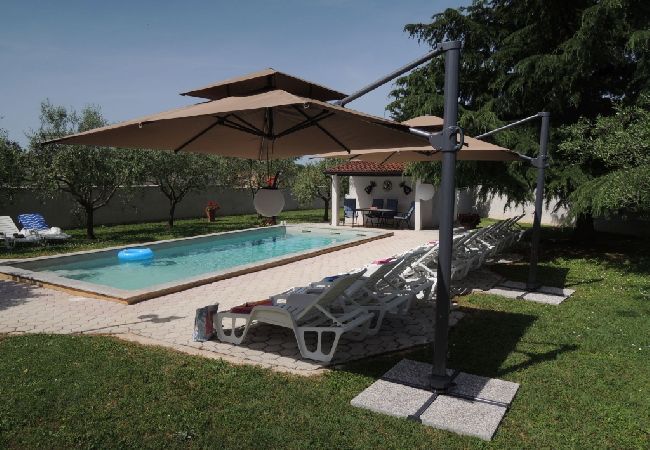 House in Porec - Holiday Home in Poreč with Terrace, Air condition, WIFI, Dishwasher (4400-4) House in Porec - Holiday Home in Poreč with Terrace, Air condition, WIFI, Dishwasher (4400-4)