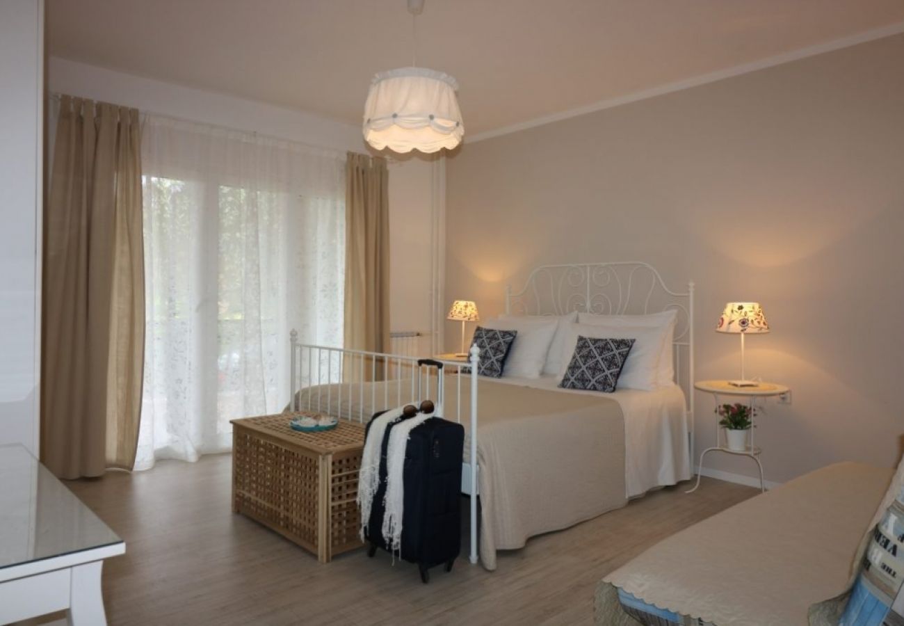 Apartment in Porec - Apartment in Poreč with Terrace, Air condition, WIFI, Dishwasher (4400-10)