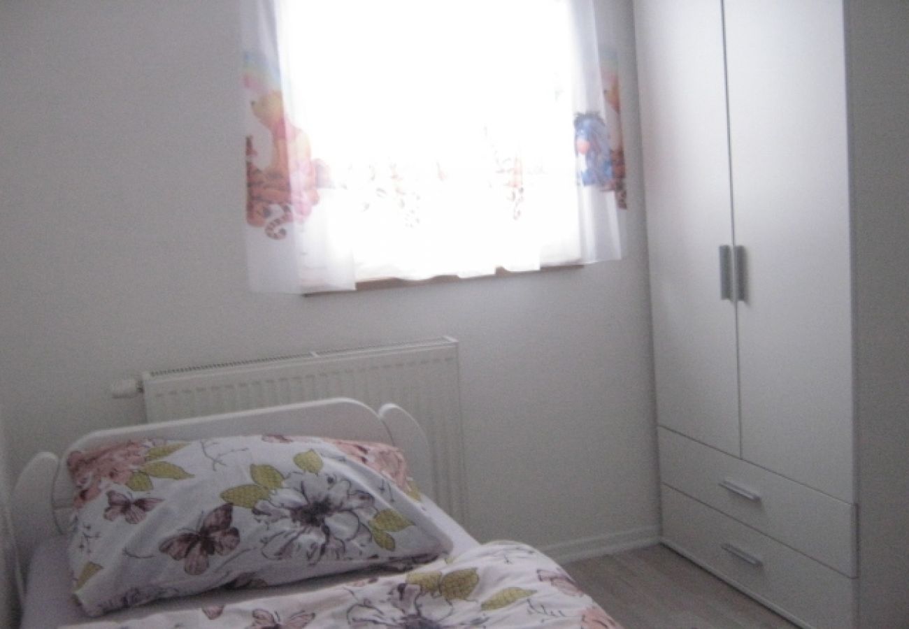 Apartment in Rakovica - Apartment in Rakovica with WIFI (601-3)