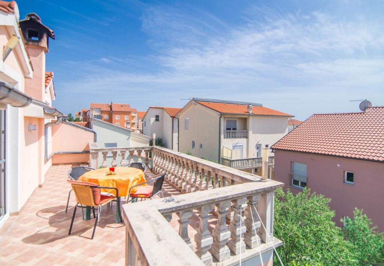 Apartment in Vodice - Apartment in Vodice with Balcony, Air condition, WIFI (4441-2)