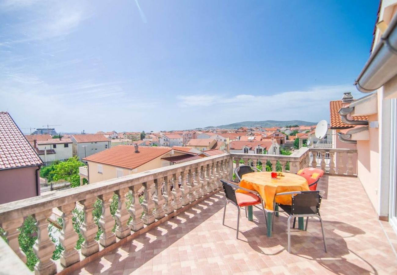 Apartment in Vodice - Apartment in Vodice with Balcony, Air condition, WIFI (4441-2)