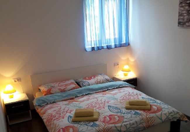 Apartment in Cres - Apartment in Cres with Balcony, Air condition, WIFI, Washing machine (4496-1) Apartment in Cres - Apartment in Cres with Balcony, Air condition, WIFI, Washing machine (4496-1)
