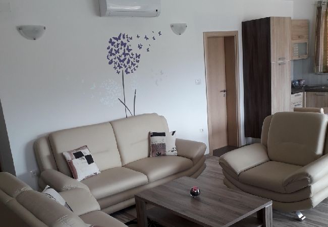 Apartment in Cres - Apartment in Cres with Balcony, Air condition, WIFI, Washing machine (4496-1) Apartment in Cres - Apartment in Cres with Balcony, Air condition, WIFI, Washing machine (4496-1)