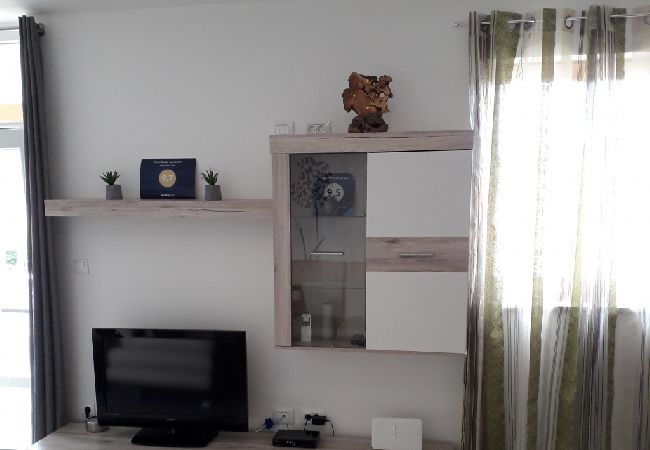 Apartment in Cres - Apartment in Cres with Balcony, Air condition, WIFI, Washing machine (4496-1) Apartment in Cres - Apartment in Cres with Balcony, Air condition, WIFI, Washing machine (4496-1)