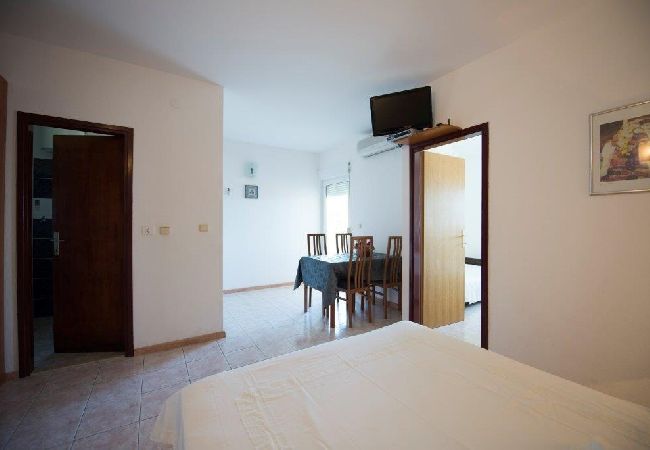 Apartment in Duce - Apartment in Duće with Seaview, Balcony, Air condition, WIFI (132-2) Apartment in Duce - Apartment in Duće with Seaview, Balcony, Air condition, WIFI (132-2)
