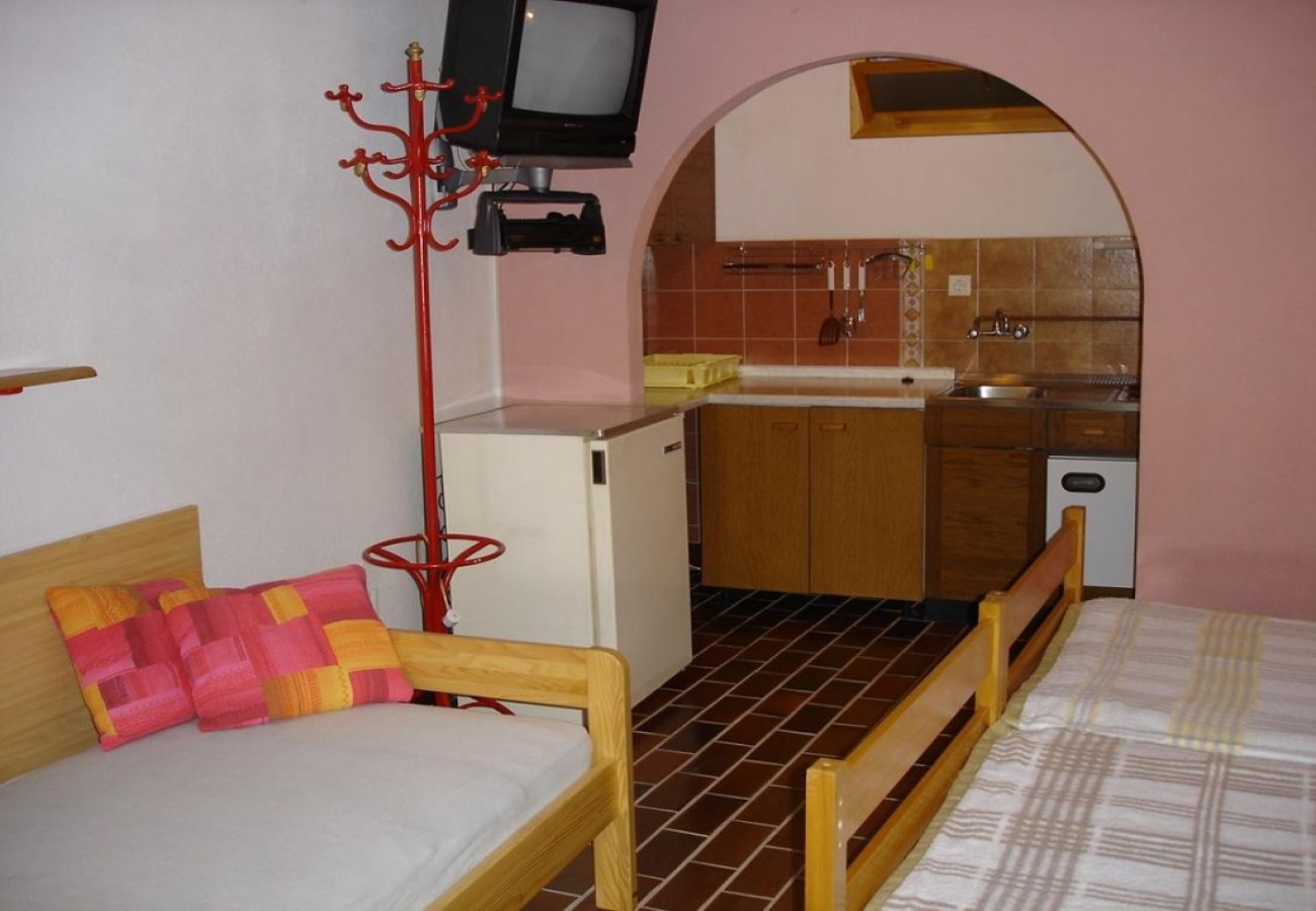 Studio in Punat - Studio apartment in Punat with Terrace, Air condition, WIFI (4526-3)