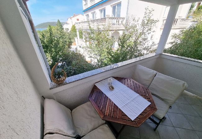 Apartment in Supetarska Draga - Apartment in Supetarska Draga with Seaview, Terrace, Air condition, WIFI (4551-2) Apartment in Supetarska Draga - Apartment in Supetarska Draga with Seaview, Terrace, Air condition, WIFI (4551-2)
