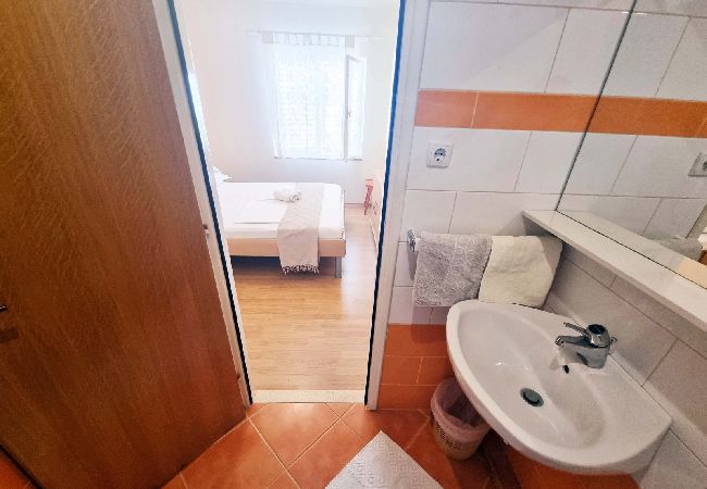 Apartment in Supetarska Draga - Apartment in Supetarska Draga with Seaview, Terrace, Air condition, WIFI (4551-2) Apartment in Supetarska Draga - Apartment in Supetarska Draga with Seaview, Terrace, Air condition, WIFI (4551-2)