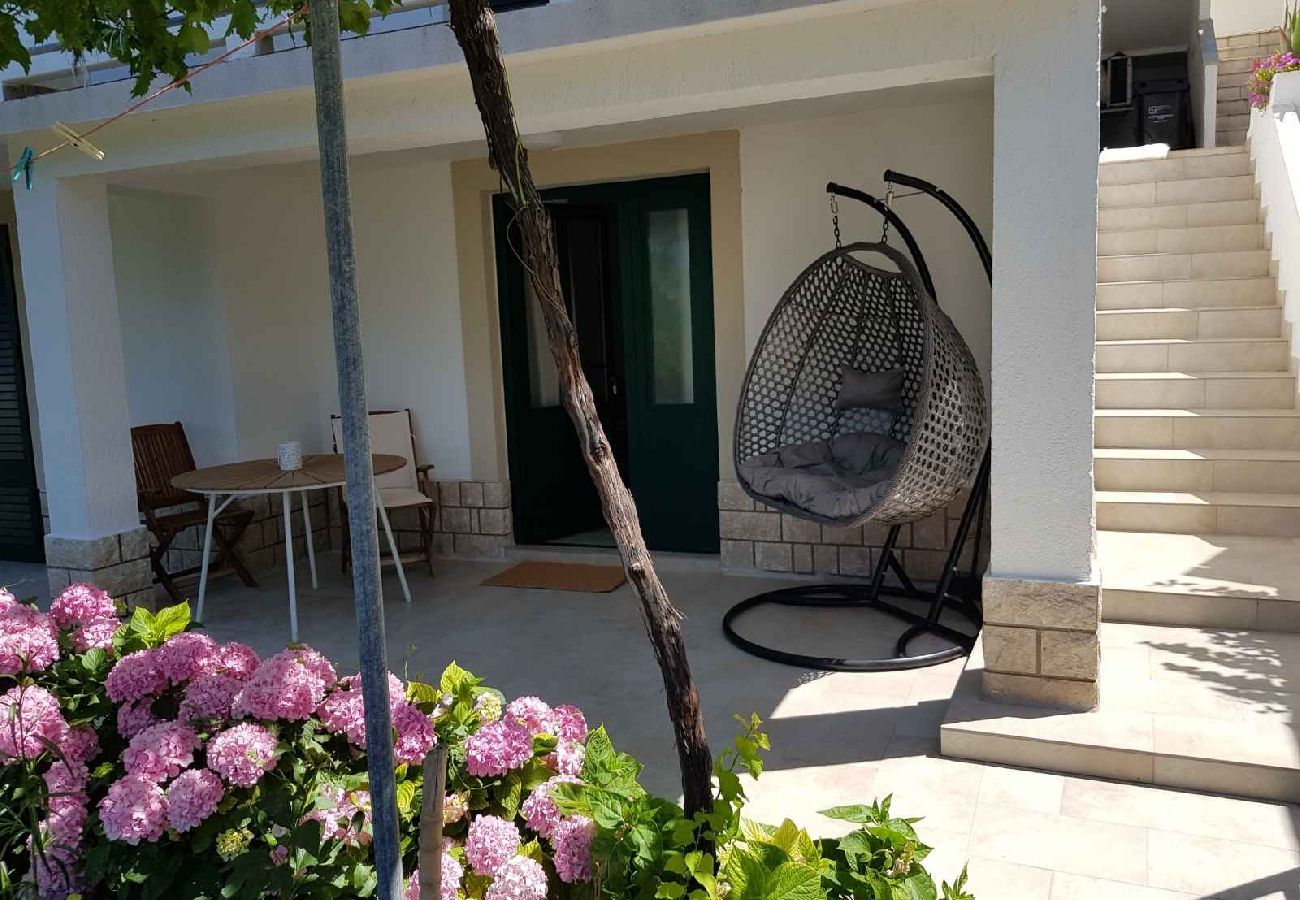 Apartment in Supetarska Draga - Apartment in Supetarska Draga with Seaview, Terrace, Air condition, WIFI (4552-6)