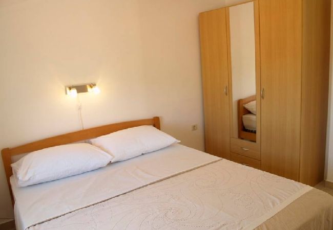 Apartment in Preko - Apartment in Preko with Terrace, Air condition, WIFI, Washing machine (4568-2) Apartment in Preko - Apartment in Preko with Terrace, Air condition, WIFI, Washing machine (4568-2)