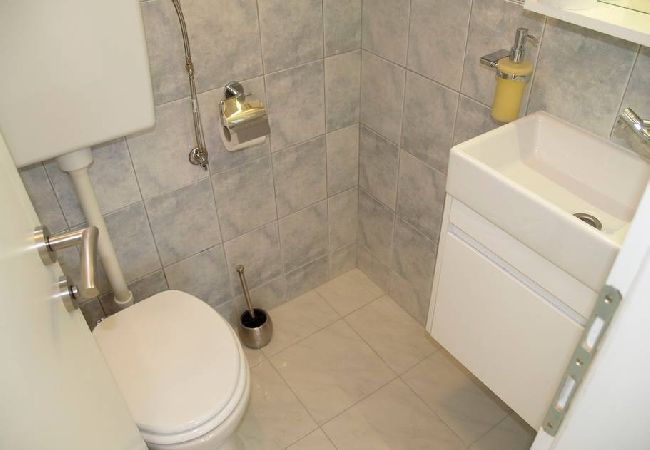 Apartment in Preko - Apartment in Preko with Terrace, Air condition, WIFI, Washing machine (4568-2) Apartment in Preko - Apartment in Preko with Terrace, Air condition, WIFI, Washing machine (4568-2)