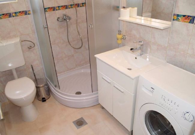 Apartment in Preko - Apartment in Preko with Terrace, Air condition, WIFI, Washing machine (4568-3) Apartment in Preko - Apartment in Preko with Terrace, Air condition, WIFI, Washing machine (4568-3)