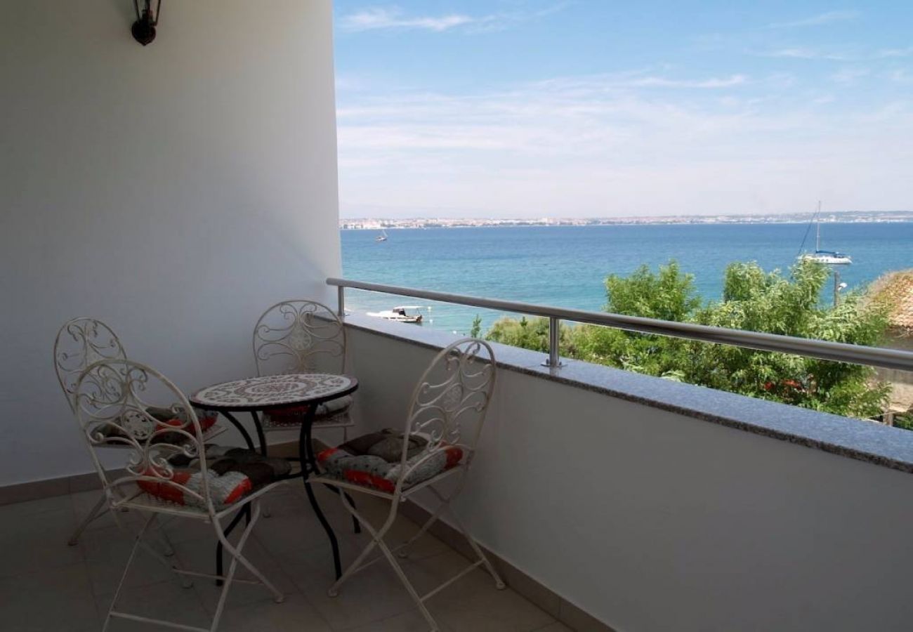 Apartment in Preko - Apartment in Preko with Terrace, Air condition, WIFI, Washing machine (4568-3)