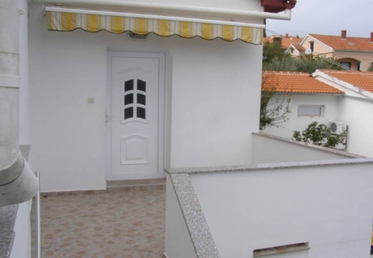 Apartment in Preko - Apartment in Preko with Terrace, Air condition, WIFI, Washing machine (4568-4)