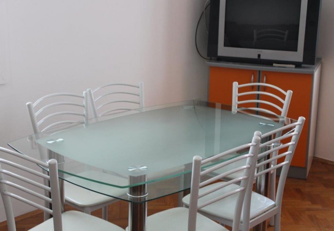 Apartment in Preko - Apartment in Preko with Terrace, Air condition, WIFI, Washing machine (4568-4)