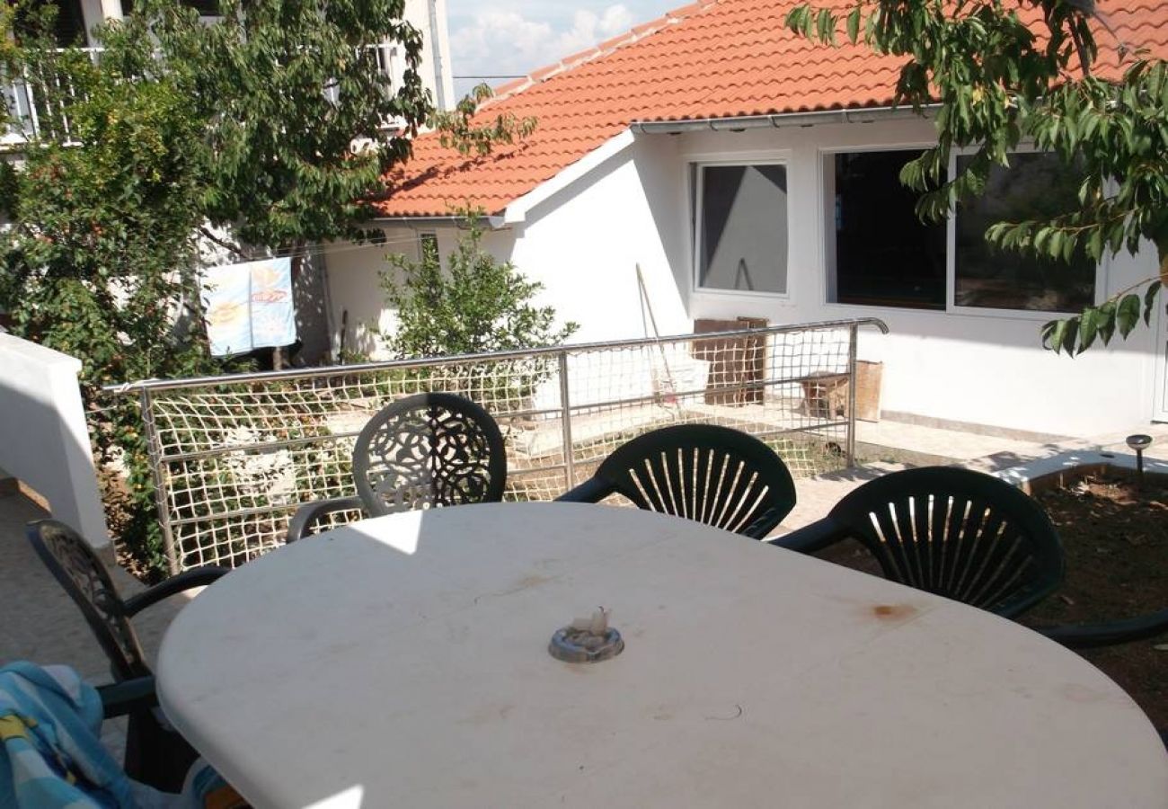 Apartment in Preko - Apartment in Preko with Terrace, Air condition, WIFI, Washing machine (4568-5)