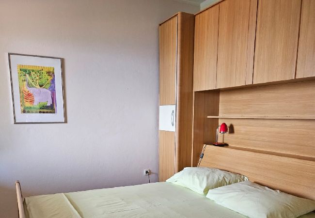 Apartment in Preko - Apartment in Preko with Seaview, Terrace, Air condition, WIFI (4574-1) Apartment in Preko - Apartment in Preko with Seaview, Terrace, Air condition, WIFI (4574-1)