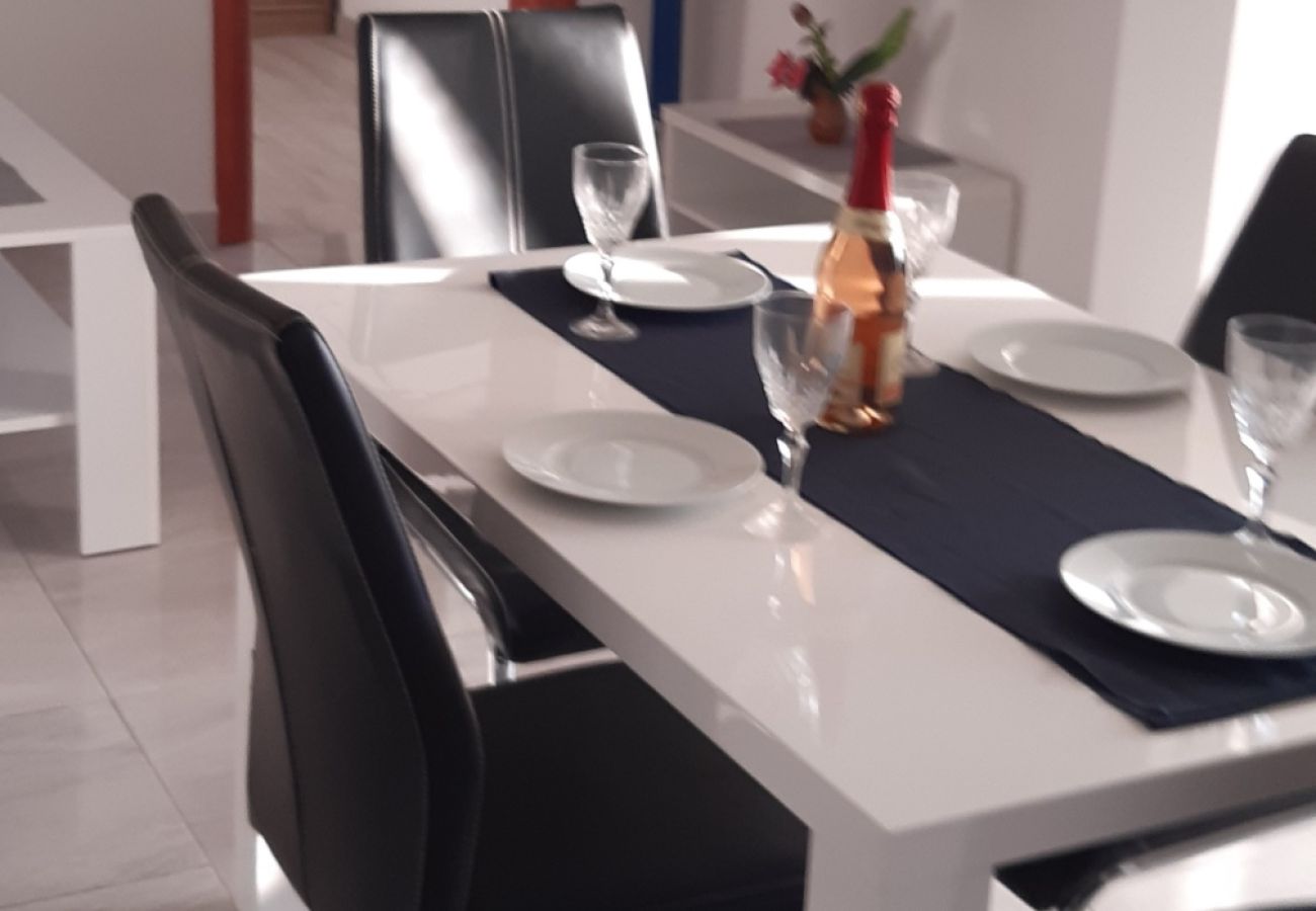 Apartment in Kampor - Apartment in Kampor with Seaview, Terrace, Air condition, WIFI (4610-1)