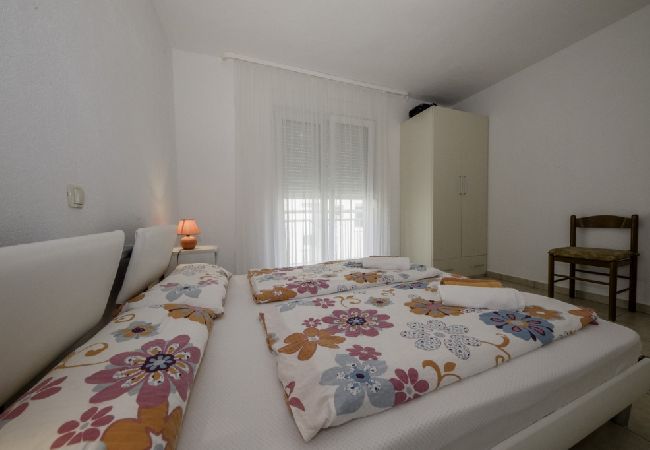 Apartment in Lopar - Apartment in Lopar with Terrace, Air condition, WIFI (4612-3) Apartment in Lopar - Apartment in Lopar with Terrace, Air condition, WIFI (4612-3)