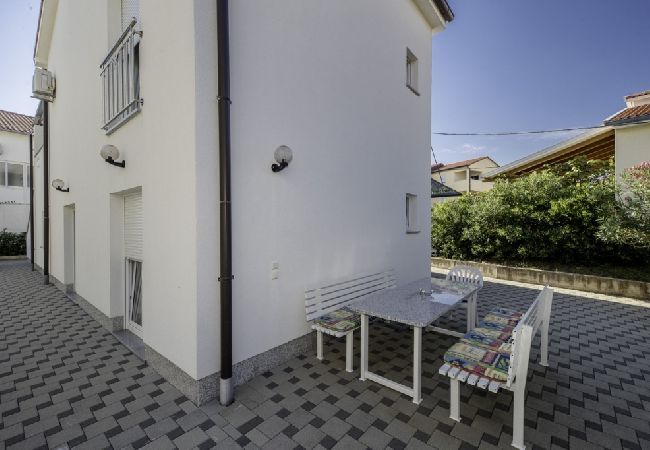 Apartment in Lopar - Apartment in Lopar with Terrace, Air condition, WIFI (4612-3) Apartment in Lopar - Apartment in Lopar with Terrace, Air condition, WIFI (4612-3)