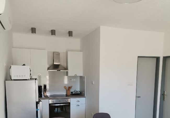 Apartment in Lopar - Apartment in Lopar with Terrace, Air condition, WIFI (4620-1) Apartment in Lopar - Apartment in Lopar with Terrace, Air condition, WIFI (4620-1)