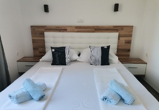 Apartment in Lopar - Apartment in Lopar with Terrace, Air condition, WIFI (4620-1) Apartment in Lopar - Apartment in Lopar with Terrace, Air condition, WIFI (4620-1)