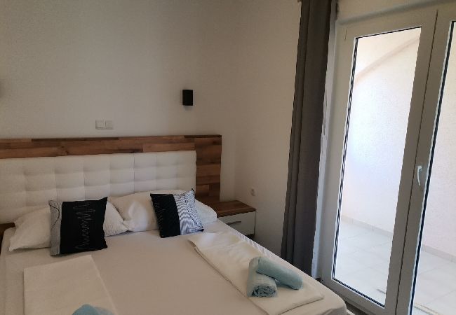 Apartment in Lopar - Apartment in Lopar with Terrace, Air condition, WIFI (4620-1) Apartment in Lopar - Apartment in Lopar with Terrace, Air condition, WIFI (4620-1)