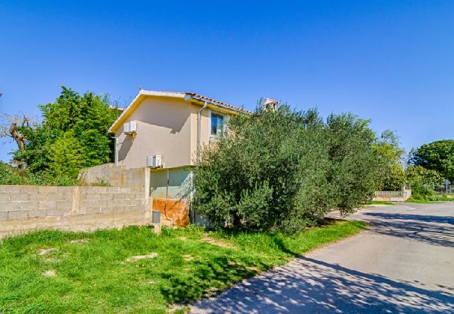 Apartment in Medulin - Apartment in Medulin with Terrace, Air condition, WIFI (4634-6) Apartment in Medulin - Apartment in Medulin with Terrace, Air condition, WIFI (4634-6)