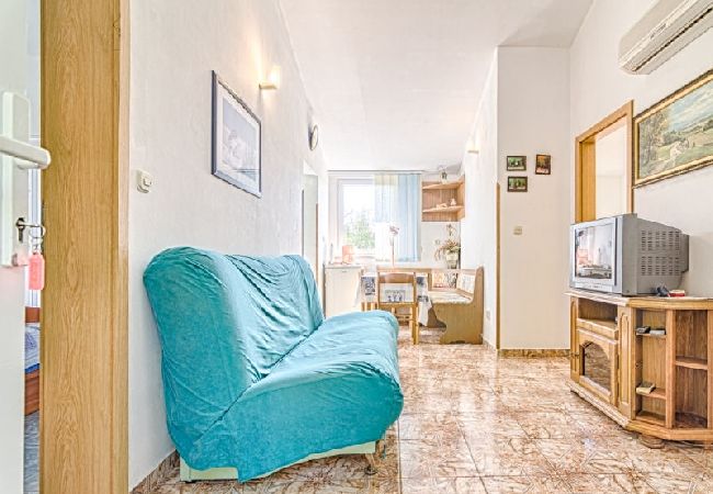 Apartment in Medulin - Apartment in Medulin with Terrace, Air condition, WIFI (4634-6) Apartment in Medulin - Apartment in Medulin with Terrace, Air condition, WIFI (4634-6)