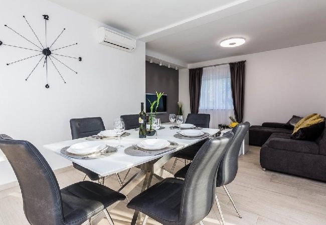 House in Ždrelac - Holiday Home in Ždrelac with Seaview, Terrace, Air condition, WIFI (4652-1) House in Ždrelac - Holiday Home in Ždrelac with Seaview, Terrace, Air condition, WIFI (4652-1)
