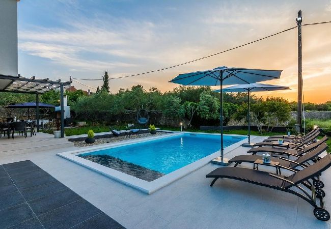 House in Ždrelac - Holiday Home in Ždrelac with Seaview, Terrace, Air condition, WIFI (4652-1) House in Ždrelac - Holiday Home in Ždrelac with Seaview, Terrace, Air condition, WIFI (4652-1)