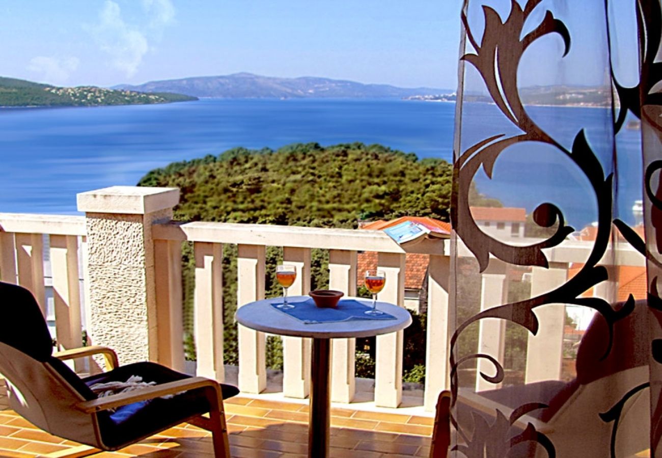 Apartment in Trogir - Apartment in Trogir with Seaview, Terrace, Air condition, WIFI (4655-3)