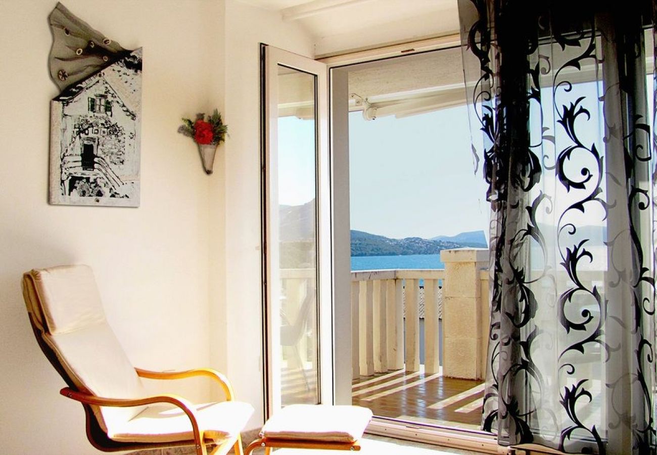 Apartment in Trogir - Apartment in Trogir with Seaview, Terrace, Air condition, WIFI (4655-3)