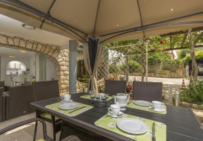 Apartment in Rovinj - Apartment in Rovinj with Terrace, Air condition, WIFI, Washing machine (4686-1) Apartment in Rovinj - Apartment in Rovinj with Terrace, Air condition, WIFI, Washing machine (4686-1)