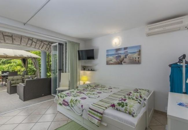 Apartment in Rovinj - Apartment in Rovinj with Terrace, Air condition, WIFI, Washing machine (4686-1) Apartment in Rovinj - Apartment in Rovinj with Terrace, Air condition, WIFI, Washing machine (4686-1)