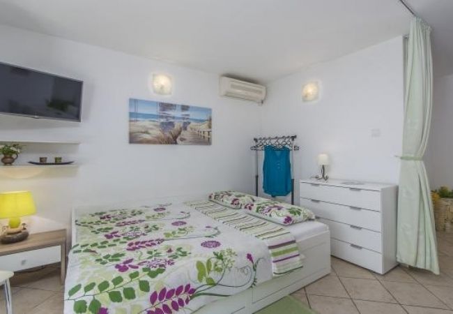 Apartment in Rovinj - Apartment in Rovinj with Terrace, Air condition, WIFI, Washing machine (4686-1) Apartment in Rovinj - Apartment in Rovinj with Terrace, Air condition, WIFI, Washing machine (4686-1)