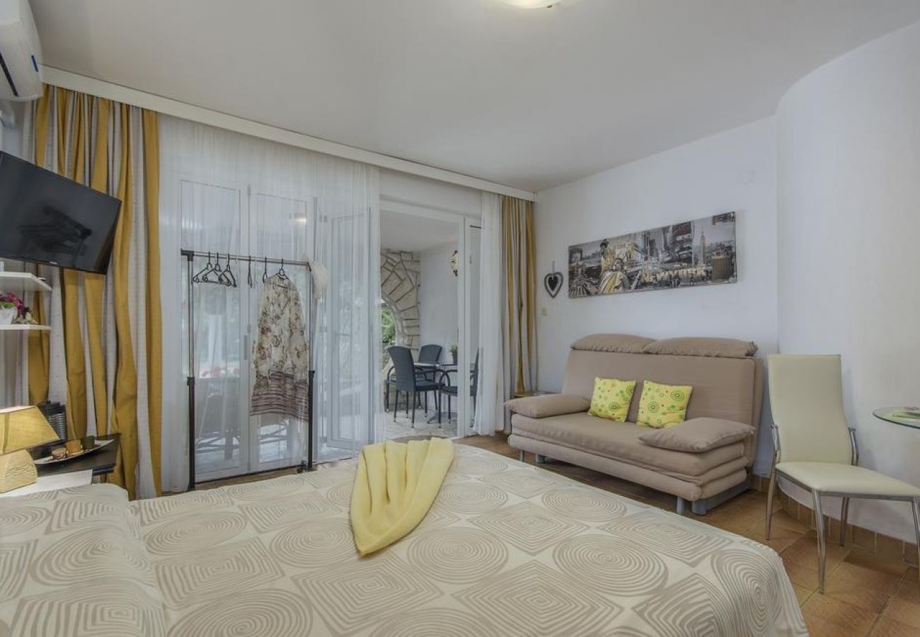 Studio in Rovinj - Studio apartment in Rovinj with Terrace, Air condition, WIFI, Washing machine (4686-4)