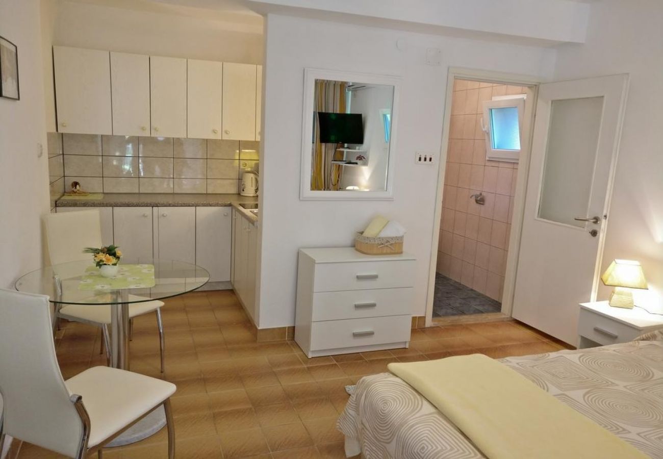 Studio in Rovinj - Studio apartment in Rovinj with Terrace, Air condition, WIFI, Washing machine (4686-4)