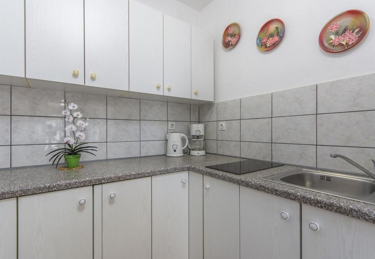 Studio in Rovinj - Studio apartment in Rovinj with Terrace, Air condition, WIFI, Washing machine (4686-4)