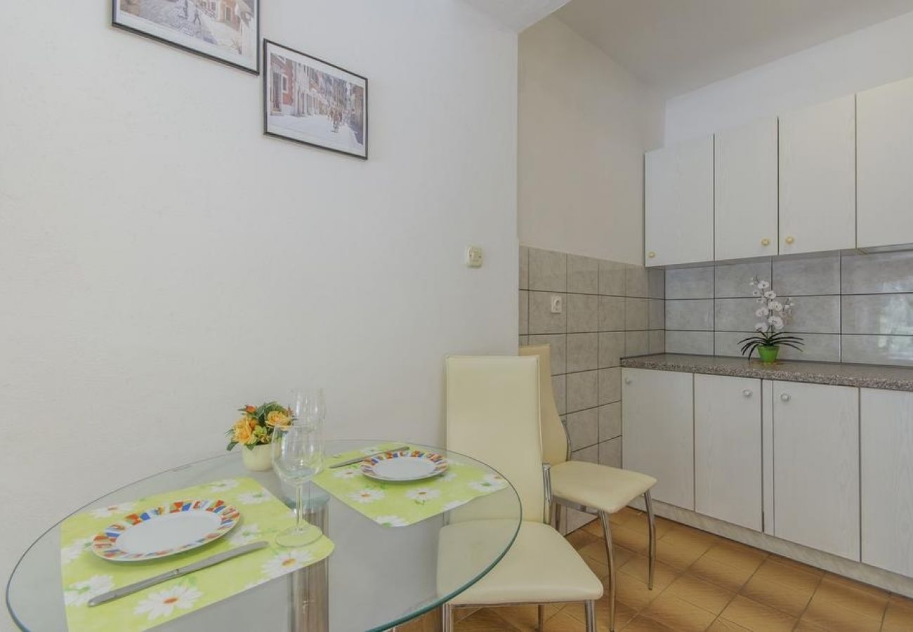 Studio in Rovinj - Studio apartment in Rovinj with Terrace, Air condition, WIFI, Washing machine (4686-4)