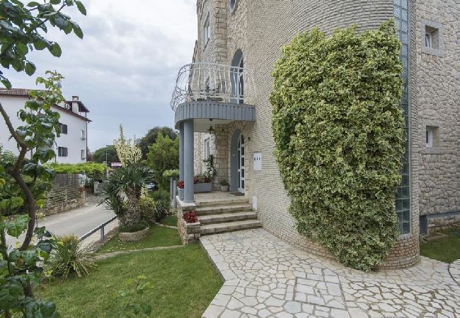 Studio in Rovinj - Studio apartment in Rovinj with Seaview, Terrace, Air condition, WIFI (4686-6) Studio in Rovinj - Studio apartment in Rovinj with Seaview, Terrace, Air condition, WIFI (4686-6)