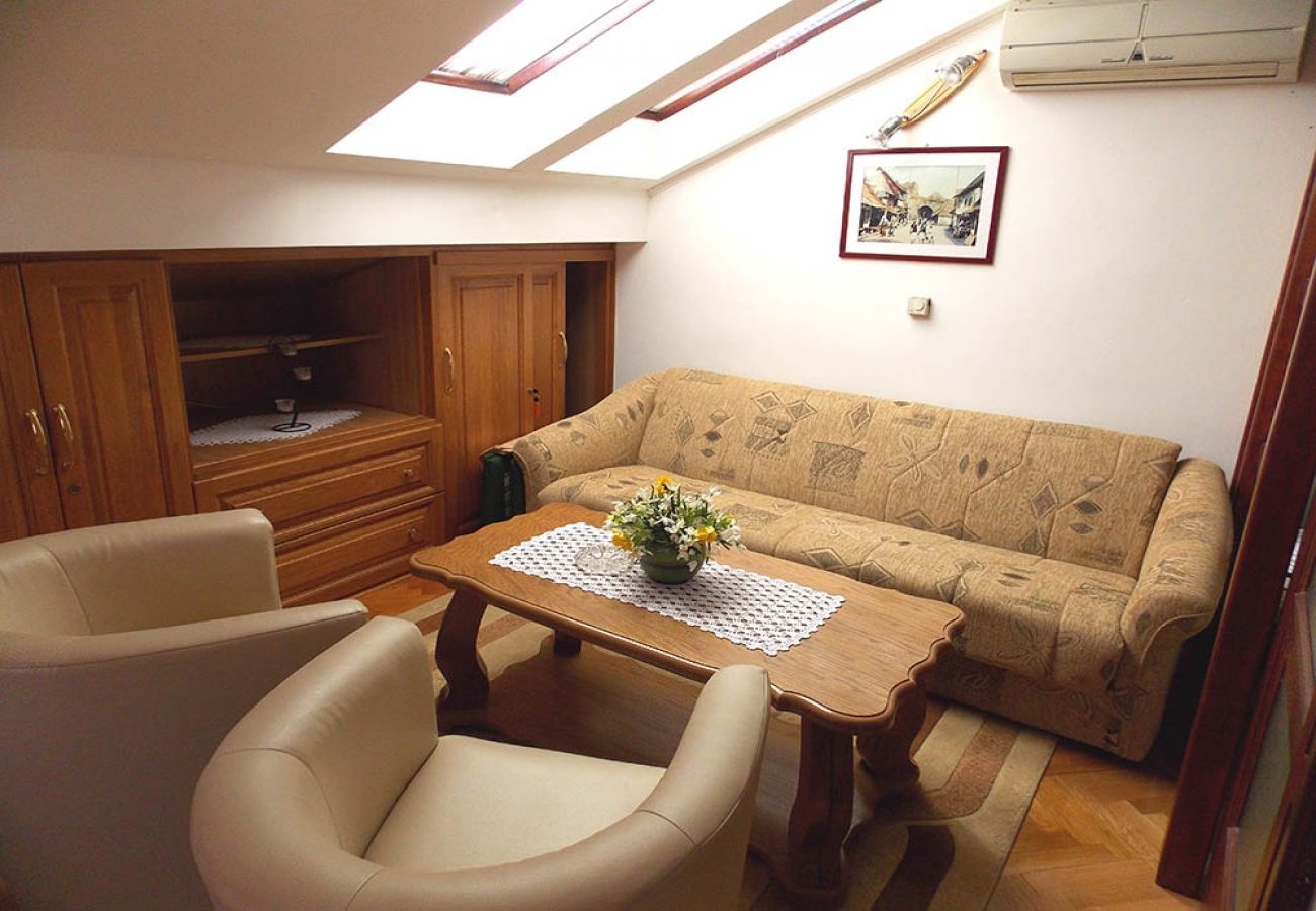 Apartment in Malinska - Apartment in Malinska with Seaview, Terrace, Air condition, WIFI (4690-3)