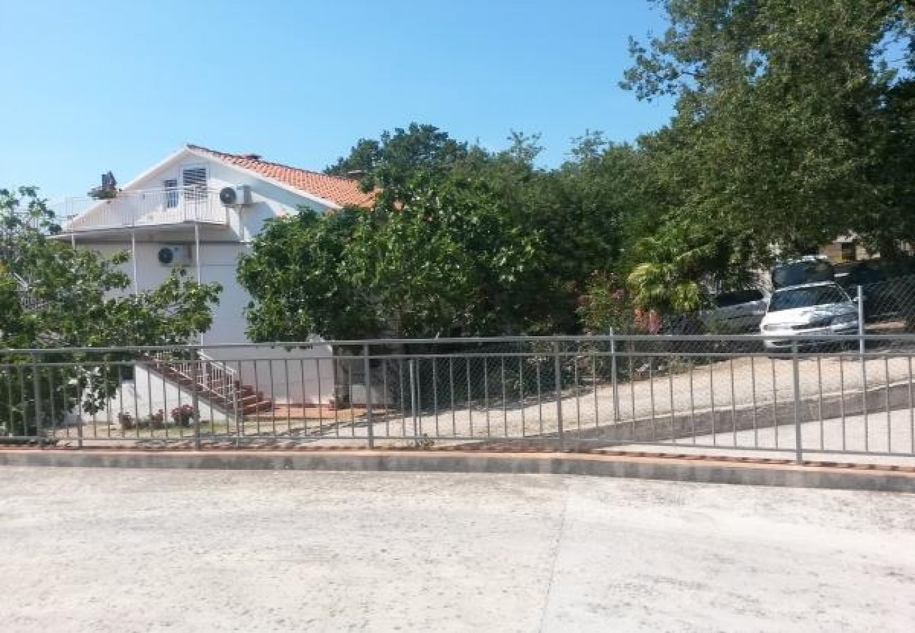 Apartment in Malinska - Apartment in Malinska with Terrace, Air condition, WIFI, Washing machine (4693-1)